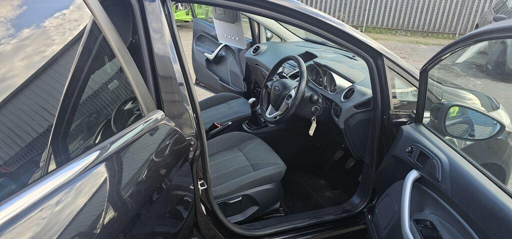 Ford Fiesta photo 8