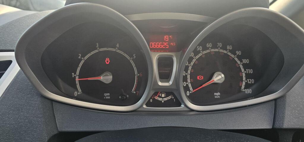 Ford Fiesta photo 10