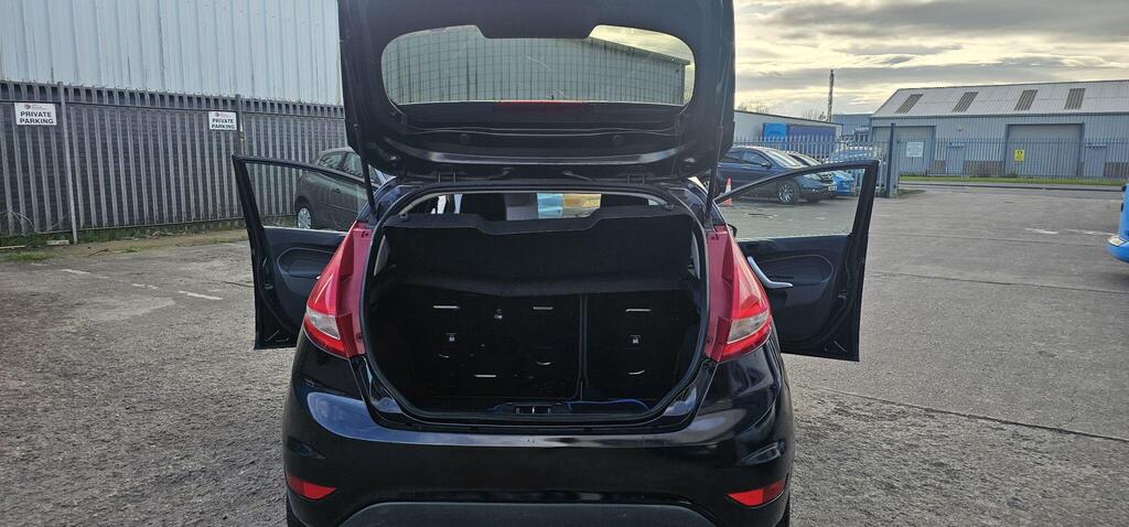 Ford Fiesta photo 16