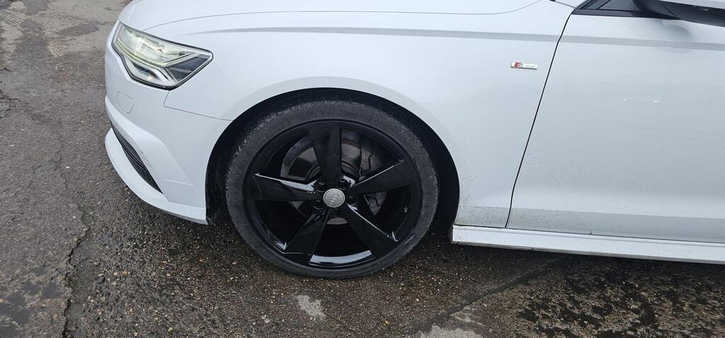 Audi A6 Saloon photo 10