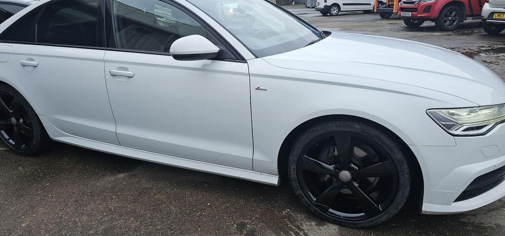 Audi A6 Saloon photo 13