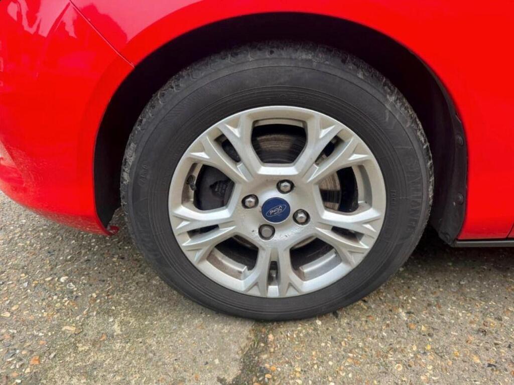 Ford B-Max photo 11